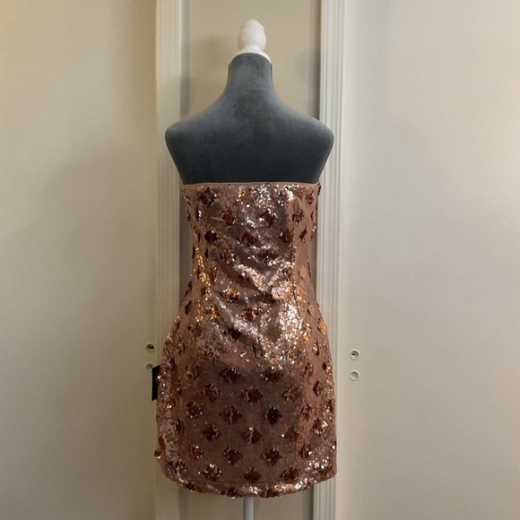 🩵 NWT Glamorous Lifestyle Rose Gold Sequin Strapless Bodycon Dress - Picture 6 of 6